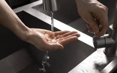 ¿Con qué frecuencia es necesario limpiar un depósito de agua?